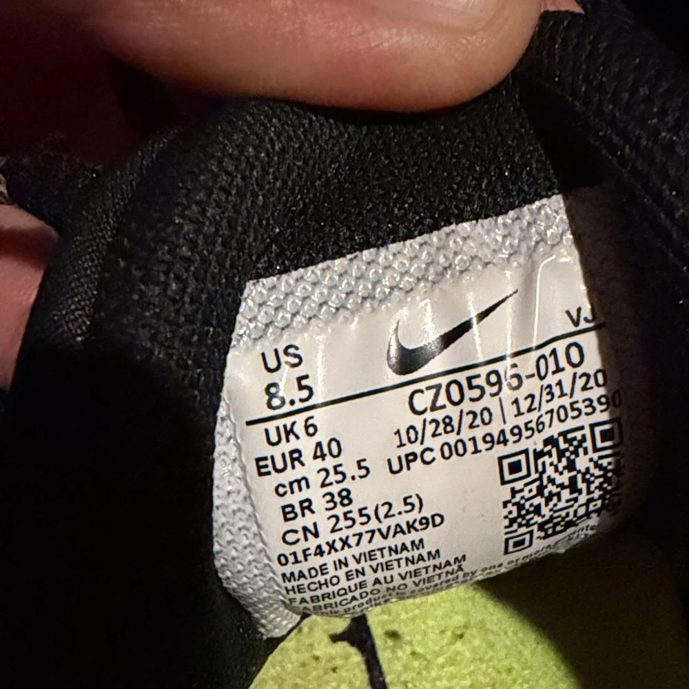 Nike Metcon Shoes - Picture 2 of 3